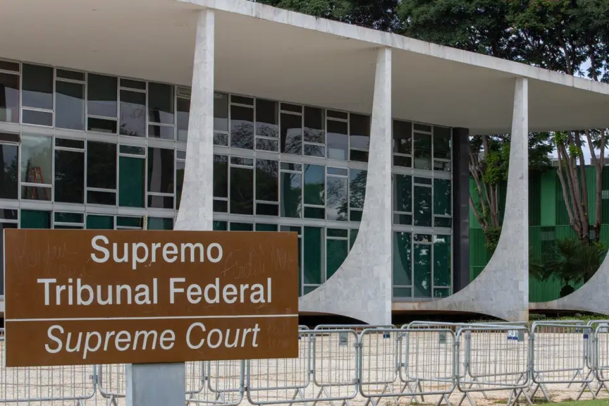 Auditores do TCU pedem suspensão de diárias de juízes auxiliares do STF que moram em Brasília