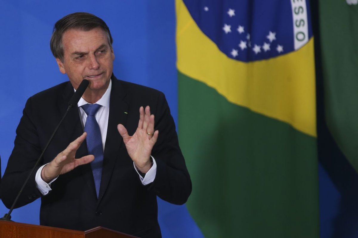 Bolsonaro diz que não vai dar mais entrevistas após ser acusado de agredir jornalistas