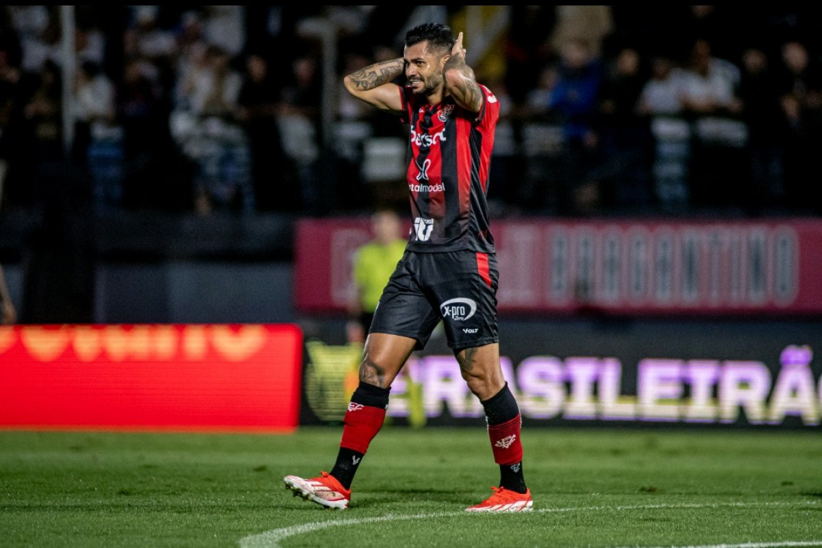 Vitória leva virada do Bragantino fora e volta para zona de rebaixamento 
