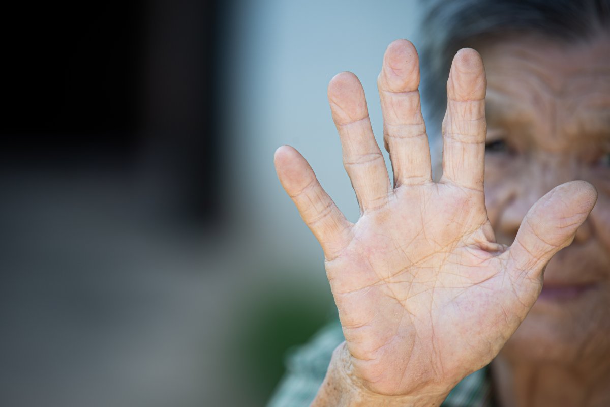 Violência financeira faz crescer crime de abuso contra idosos 
