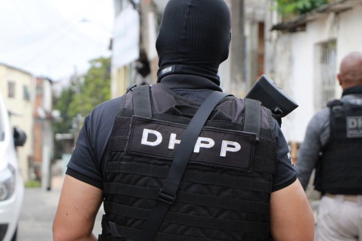 Homem é condenado a 28 anos de prisão por matar esposa na frente do filho