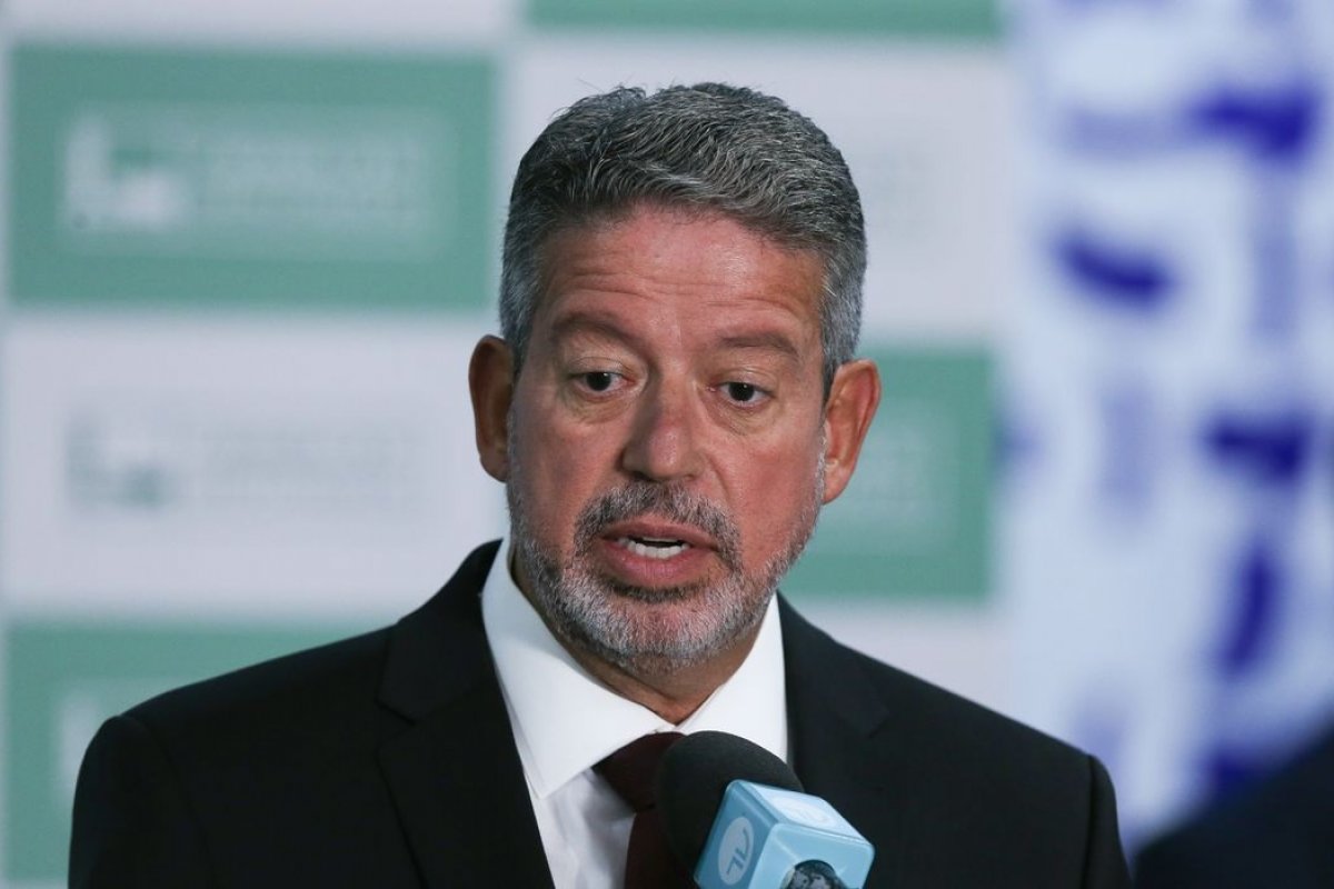 Lira reage a STF e instala comissão para analisar PEC das drogas na Câmara