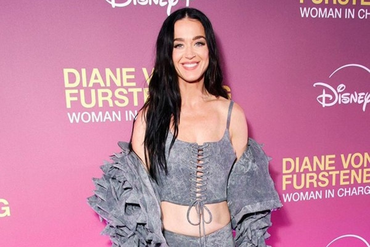 Katy Perry surge com look assinado por marca brasileira! 
