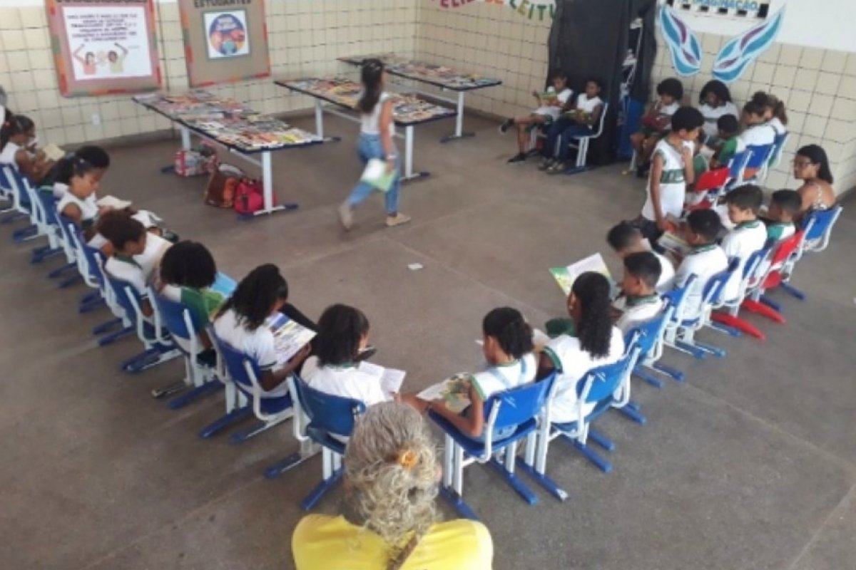 Clube de Leitura da Tronox vem incentivando a leitura e premiando jovens da comunidade de Areias e Arembepe, em Camaçari! 