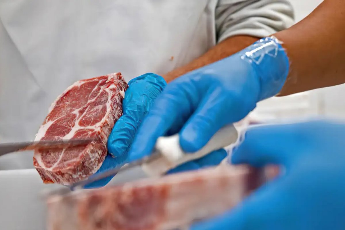 Reforma Tributária: deputados vão incluir carnes, frango e sal na cesta básica