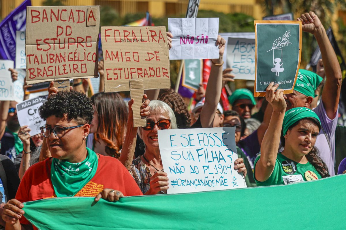 Cerca de 40% de crianças e adolescentes negras são vítimas de estupro no Brasil 