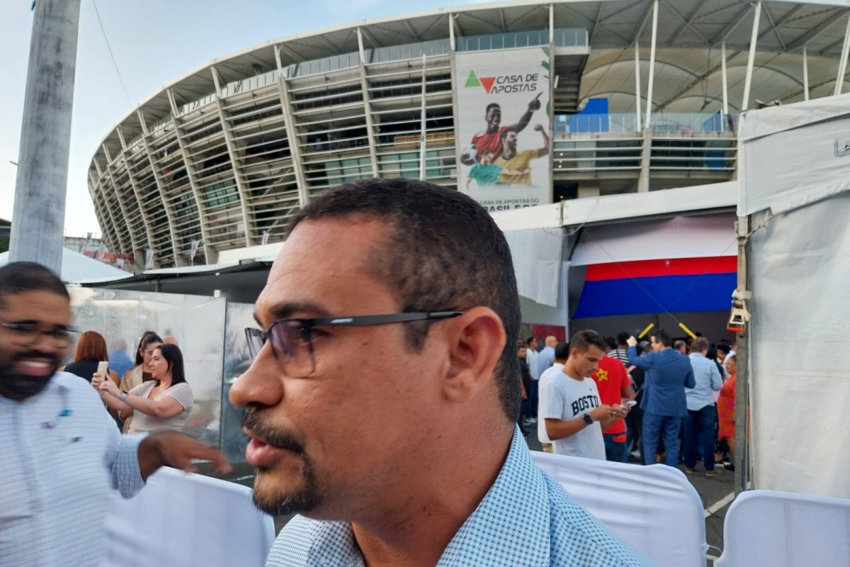 Houve mal-estar, mas sem punição do partido, afirma Tiago Ferreira (PT) ao aparecer ao lado de Bruno Reis