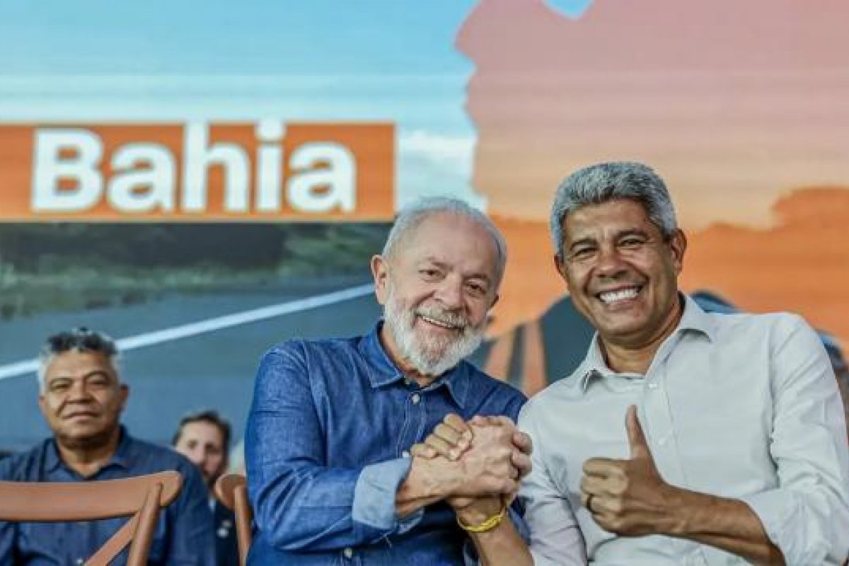 Ministra da Saúde anuncia construção de três policlínicas na Bahia