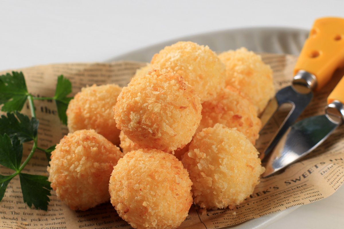 Bolinho de macaxeira com carne de sol e coentro: confira a receita da chef piauiense Lorena Dayse! 