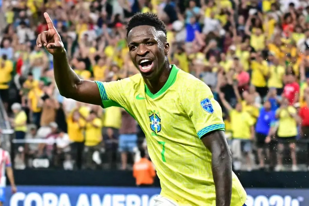 Tiago Leifert critica Vini Jr. após jogo do Brasil