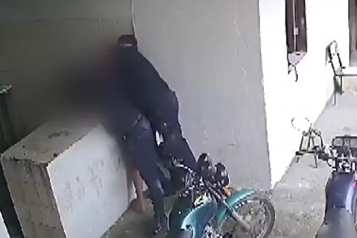 'Não consigo mexer o pescoço', diz jovem agredido por guardas municipais na Bahia 