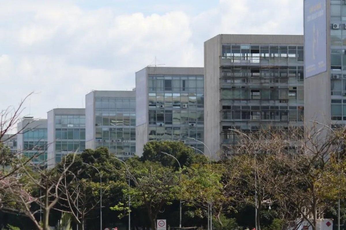 Ministério da Gestão encerra inscrição de concurso com salário de R$ 8.300