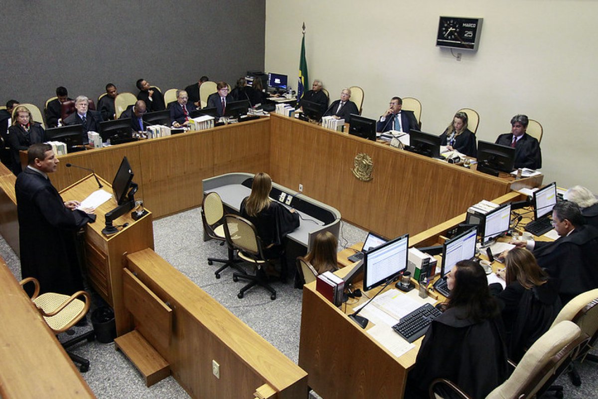 STJ avalia se é possível anular ordem judicial para devolver valor recebido por liminar revogada