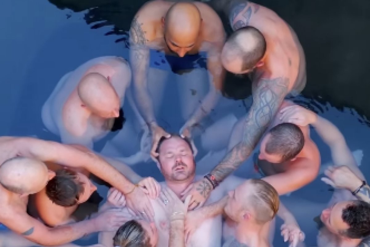 Retiro de masculinidade chama atenção nas redes sociais 