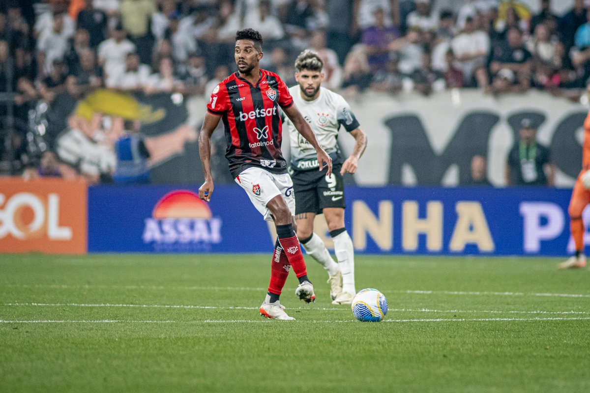 Vitória perde para o Corinthians em São Paulo, mas segue fora da zona de rebaixamento