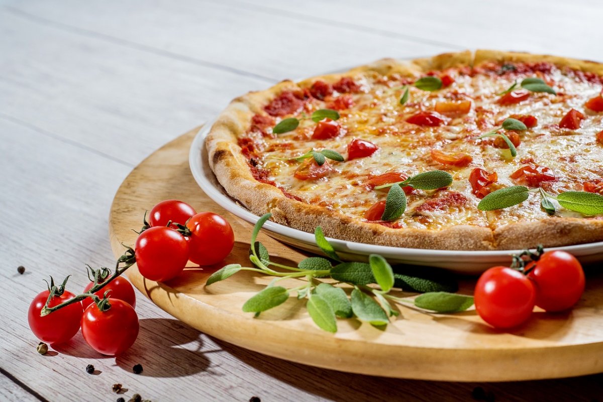 4 livros com histórias e receitas para celebrar o Dia da Pizza! 
