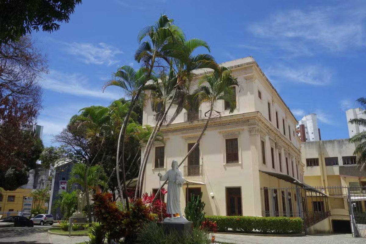 Arquidiocese de Salvador alerta sobre falso padre que atuou na capital baiana