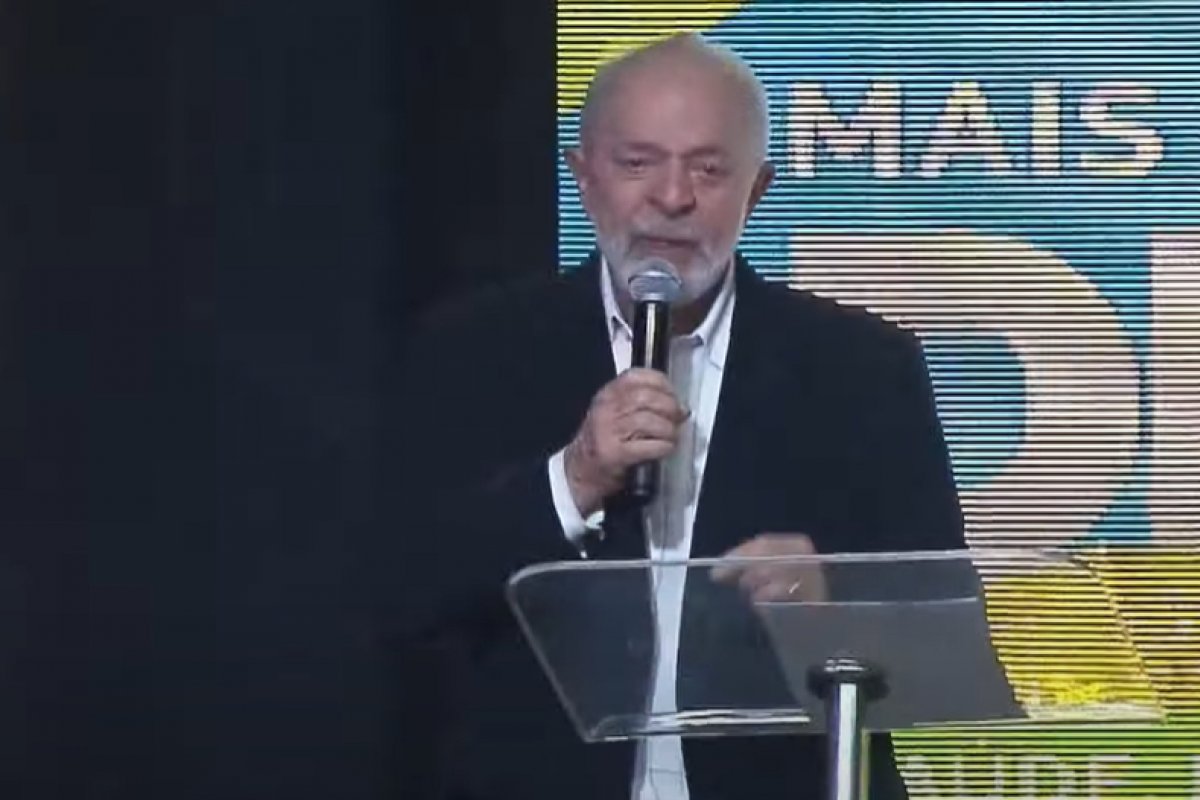 "O melhor momento político da vida", diz Lula após chorar em discurso