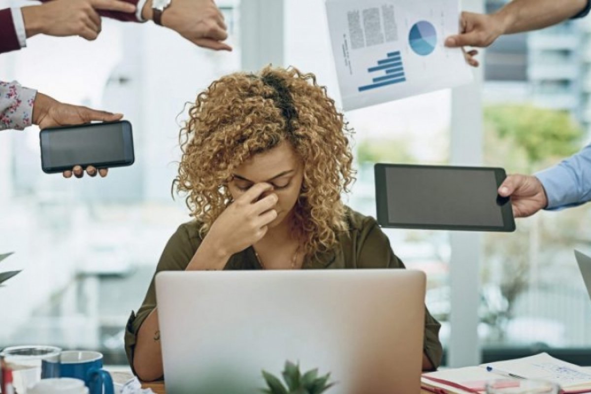 CCJ da Câmara aprova PL que inclui atenção a pessoas com Síndrome de Burnout no SUS 
