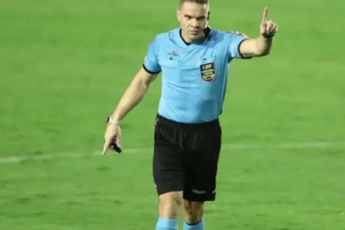 Vitória contesta decisão de árbitro em jogo contra o Corinthians e solicita revisão da CBF