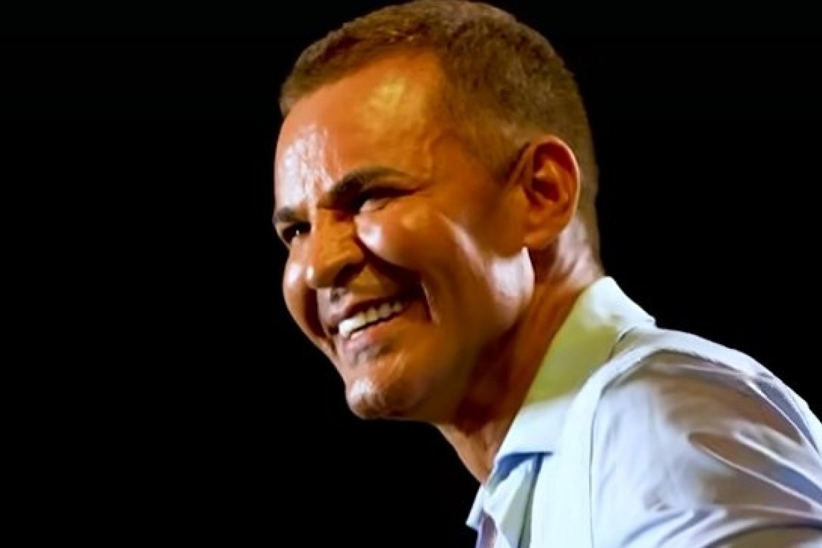Veja vídeo: Eduardo Costa rebate críticas à aparência e explica por que ficou parado 5 minutos em show na Bahia!