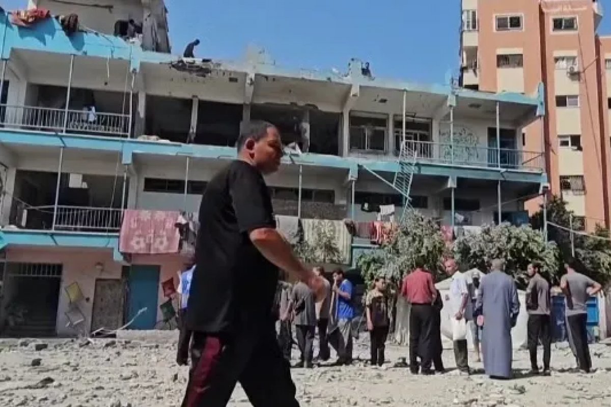 Israel ataca escola que abrigava palestinos em Gaza e deixa 16 mortos 