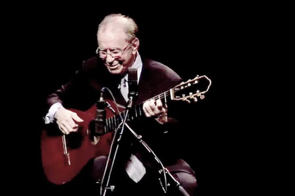 Guerra judicial: Jornalista pede reconhecimento de união estável com João Gilberto! 