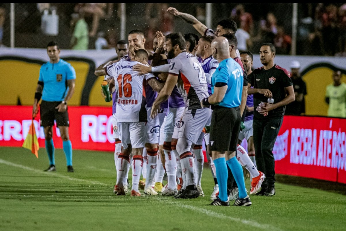 Vitória vence Criciúma no Barradão e se distancia da zona de rebaixamento 