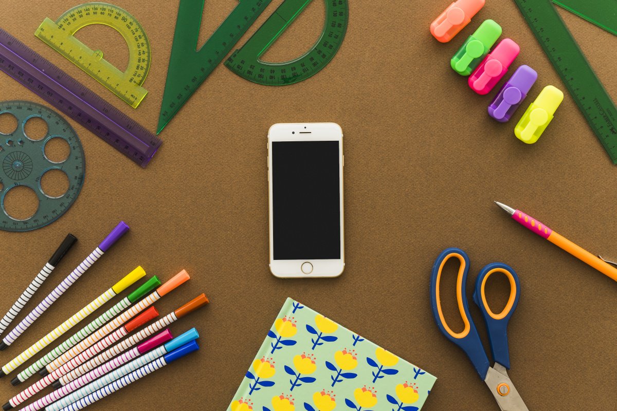 Volta às aulas: Especialistas alertam sobre o uso de celular nas escolas e como as tecnologias podem ser aliadas na educação! 