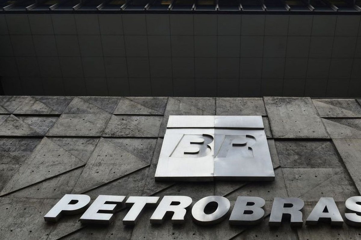 Preço da gasolina e do diesel será reduzido para distribuidoras a partir desta sexta (24)