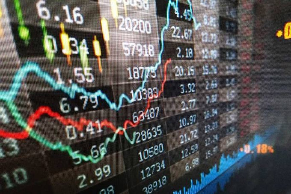 Ibovespa bate recorde e fecha acima dos 119 mil