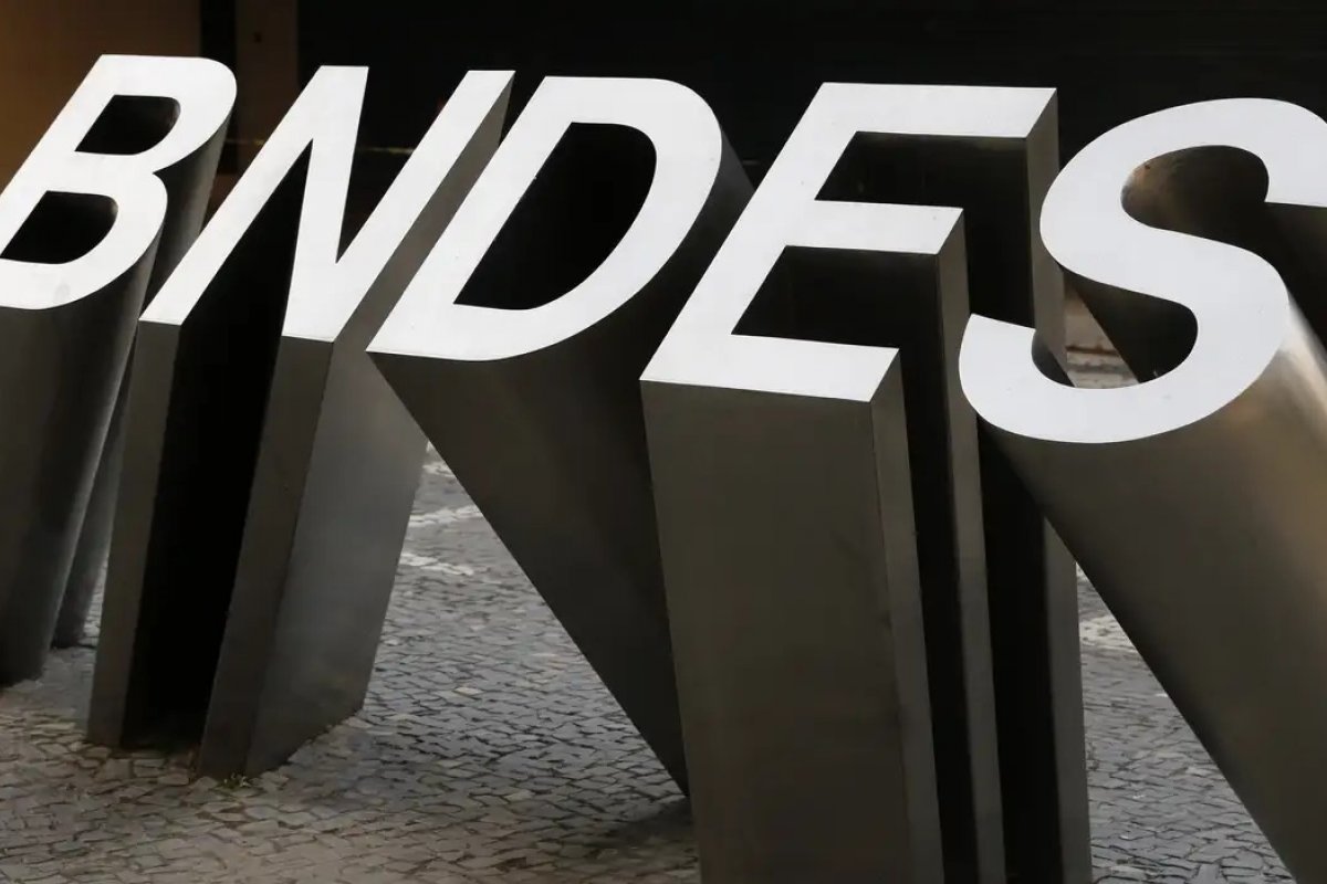 BNDES financiará complexo solar na Bahia para abastecer refinaria de Irecê