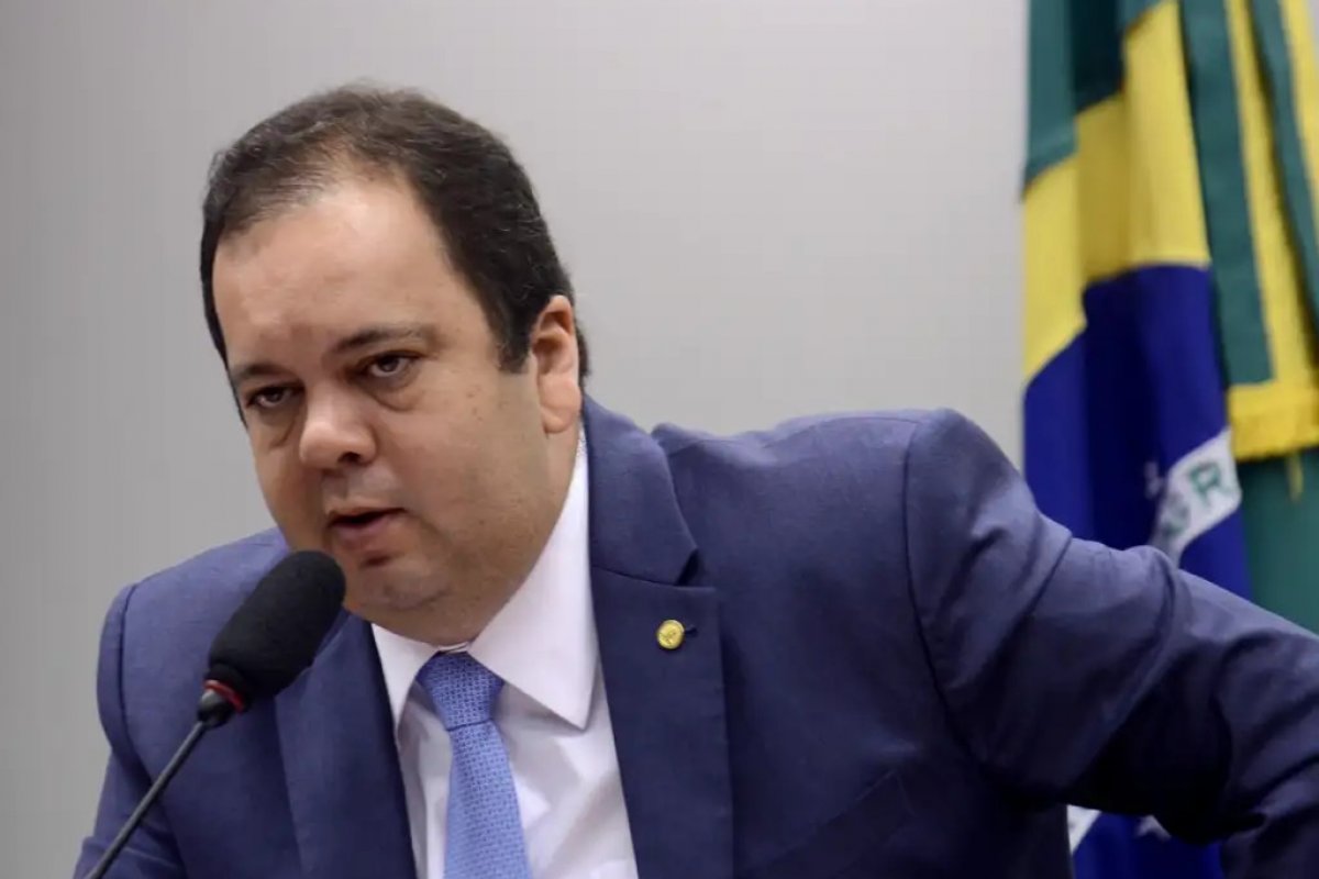 Elmar Nascimento e aliados temem veto de Lula sobre sucessão de Lira 