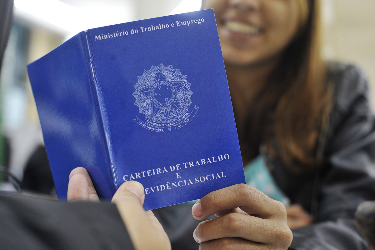 Caged: Brasil cria 644 mil empregos com carteira assinada em 2019