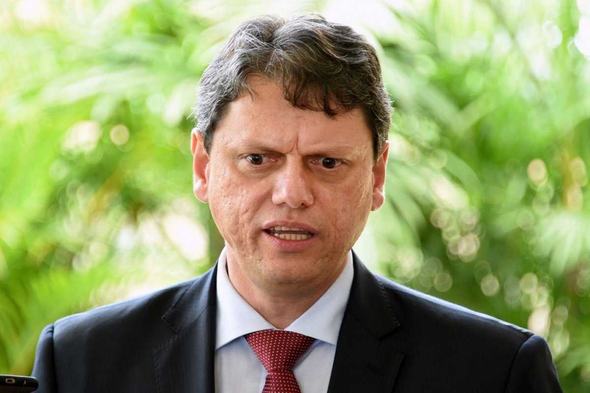 Tarcísio de Freitas demite Jerry Adriane