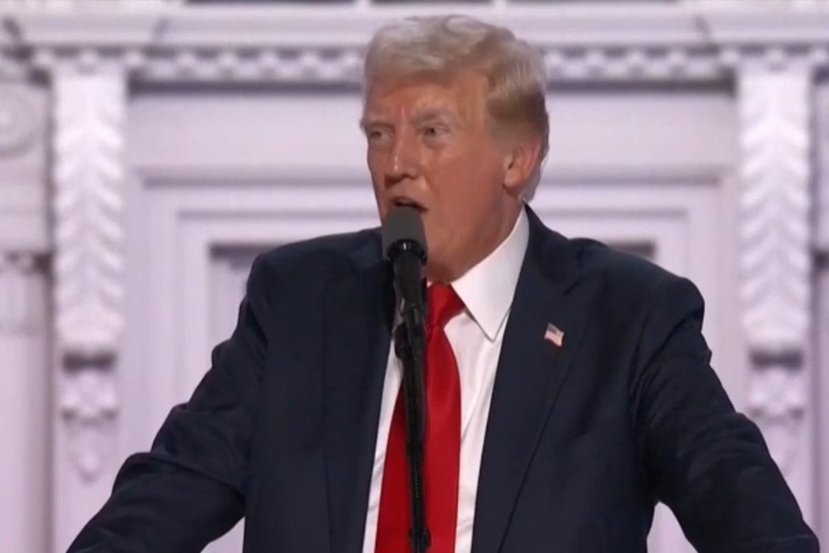 Trump promete 'acabar com a guerra' a Zelenski caso seja eleito