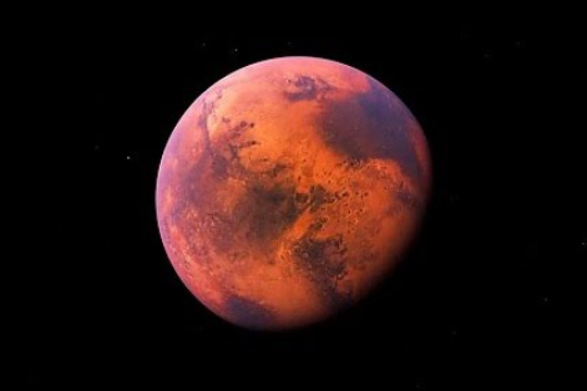 Robô da Nasa 'atropela' rocha em Marte e revela mineral inédito no planeta