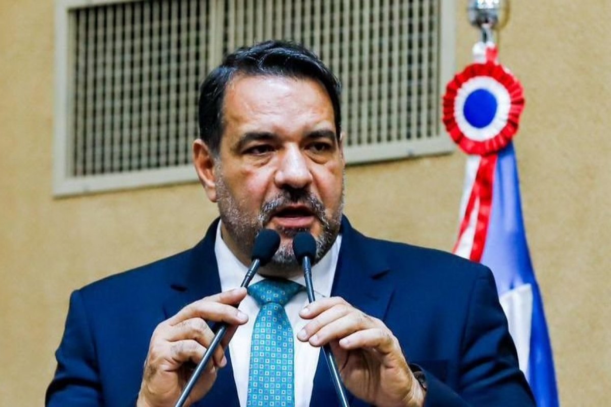 Caos da fila da regulação 'é marca da saúde na Bahia' diz Alan Sanches 