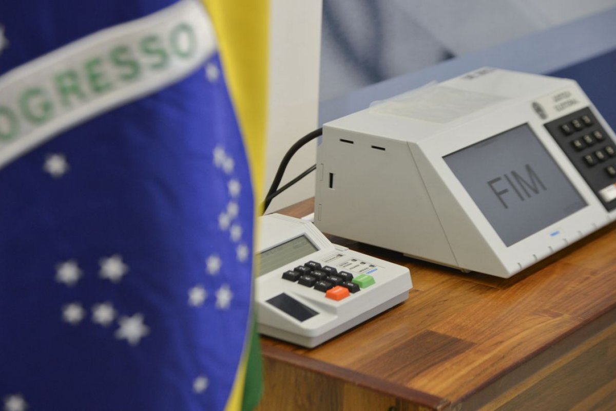 Prefeitos cumprem menos da metade das promessas de campanha após três anos e meio de mandato