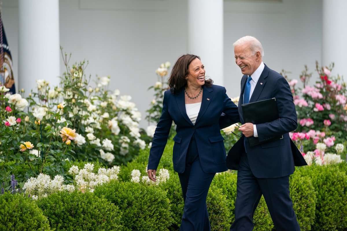 Após desistência de Biden, democratas arrecadam mais de R$ 250 milhões no maior dia de doações em quatro anos