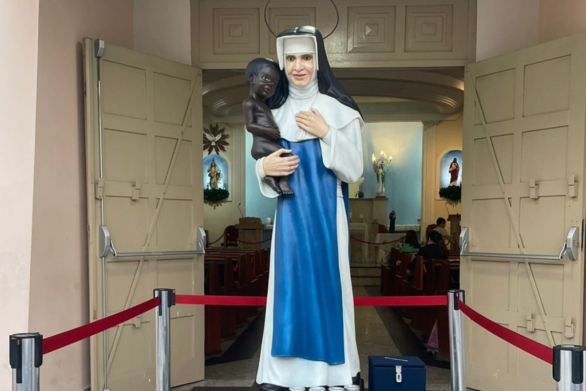 Peregrinação com a imagem de Santa Dulce  percorre diversos bairros de Salvador! 