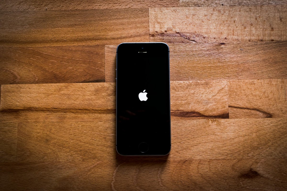 Menina de 12 anos é suspeita de matar a prima de 8 após briga por iPhone