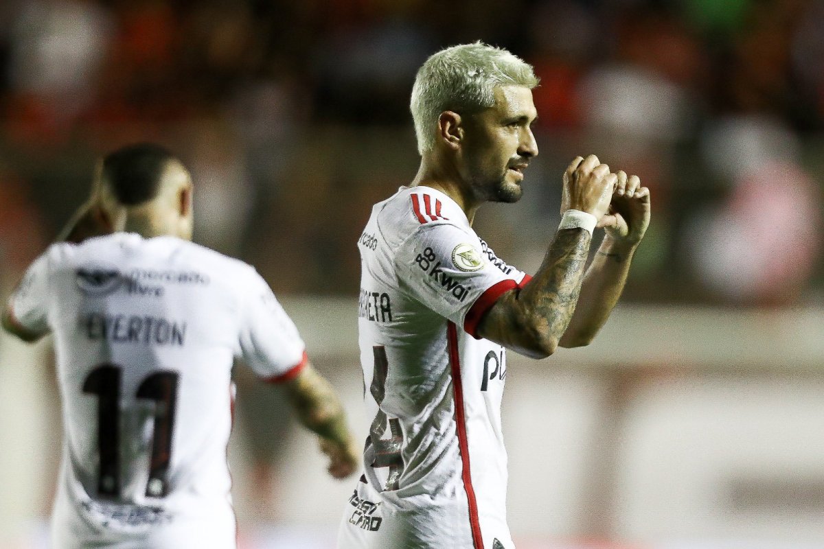 Vitória perde para o Flamengo no Barradão e segue na zona de rebaixamento