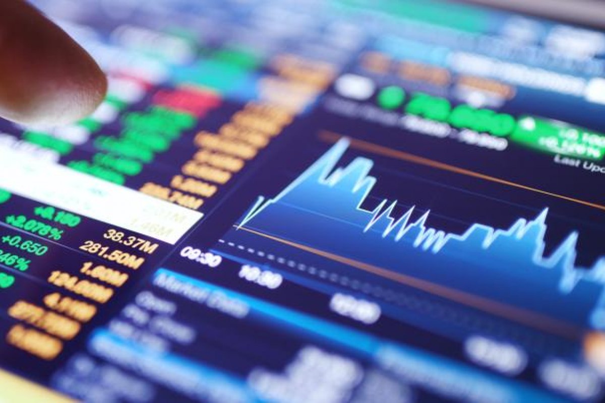 Ibovespa fecha em queda nesta sexta após ter atingido nova máxima