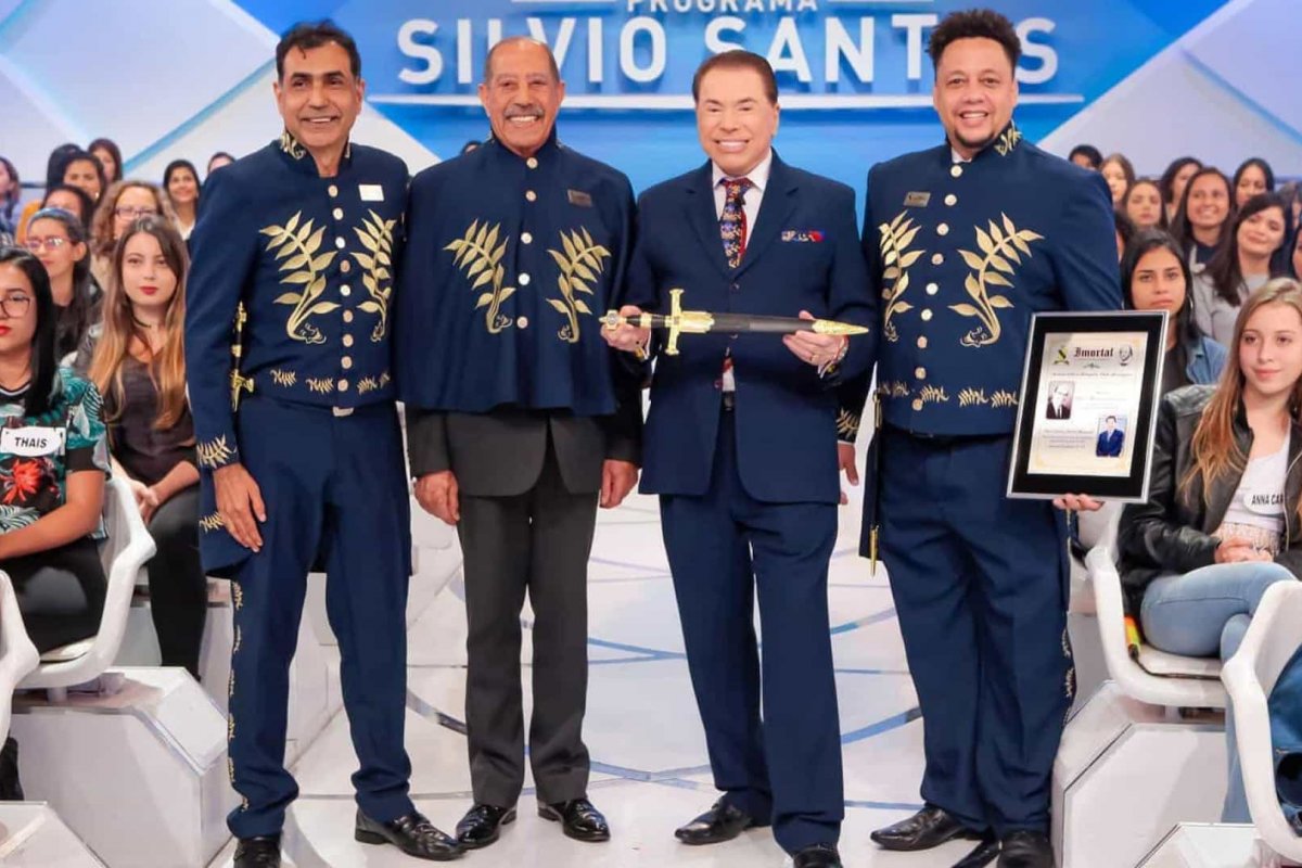 Silvio Santos recebe título de Imortal da Academia William Shakespeare