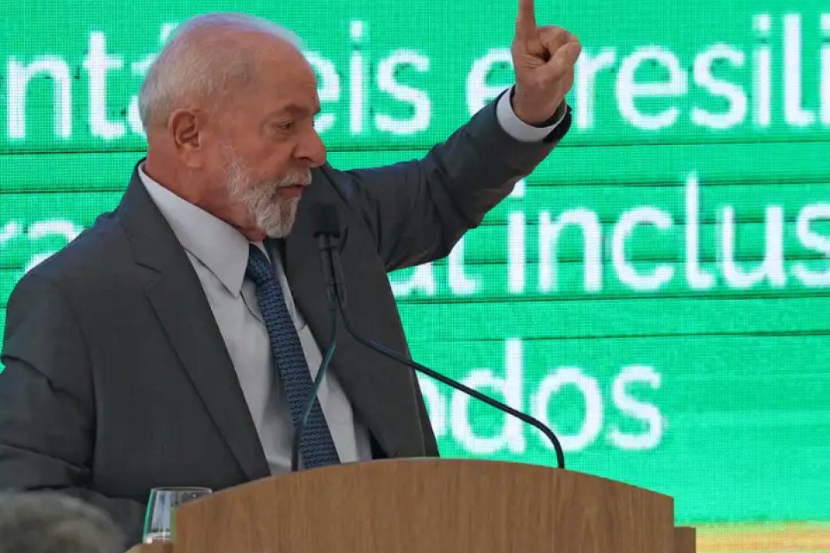 Lula recua e reduz poder da AGU em negociações com empresas após impasse no TCU