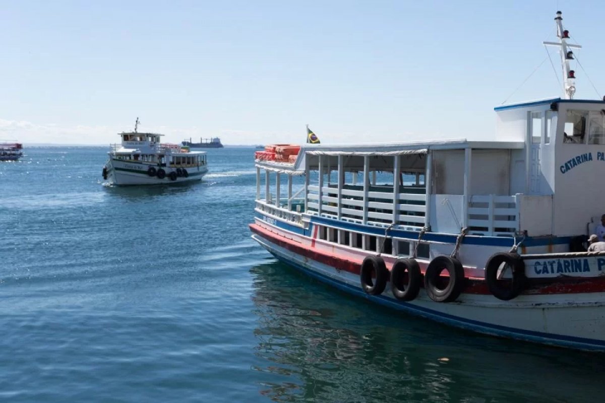 Travessia Salvador-Mar Grande opera com bom movimento e saídas a cada meia hora 