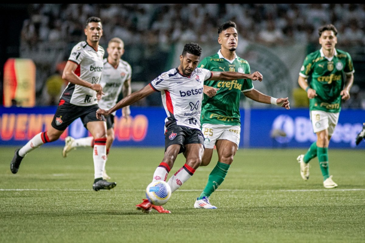 Vídeo: Vitória vence Palmeiras fora de casa e deixa zona de rebaixamento 