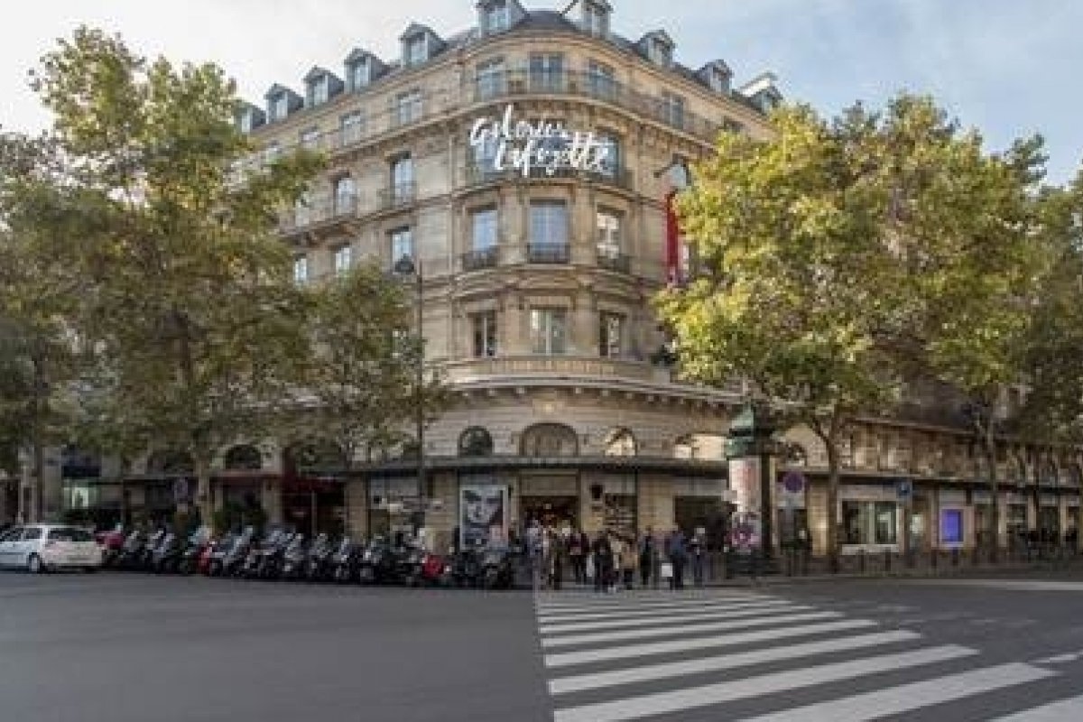 Está rolando a tradicional liquidação de inverno da Galeries Lafayette 