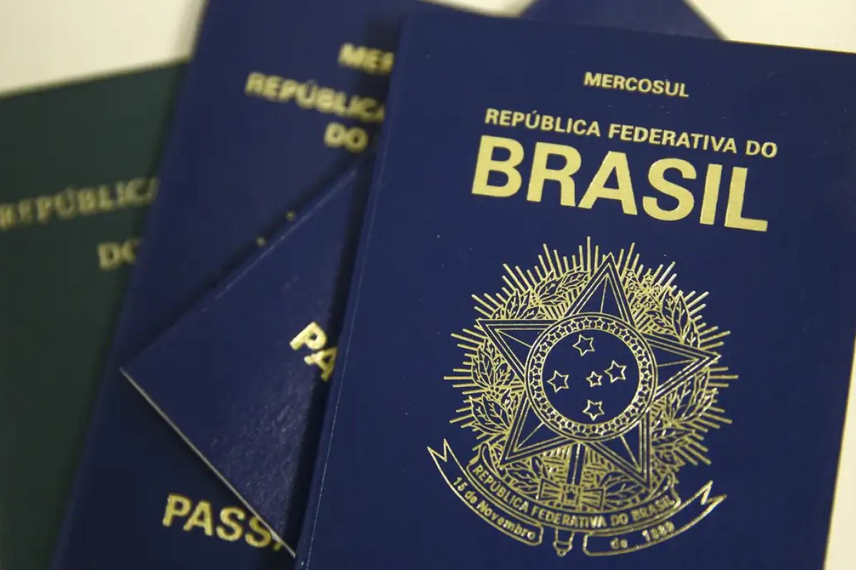  Cerca de 400 mil brasileiros deixaram o país em 2023